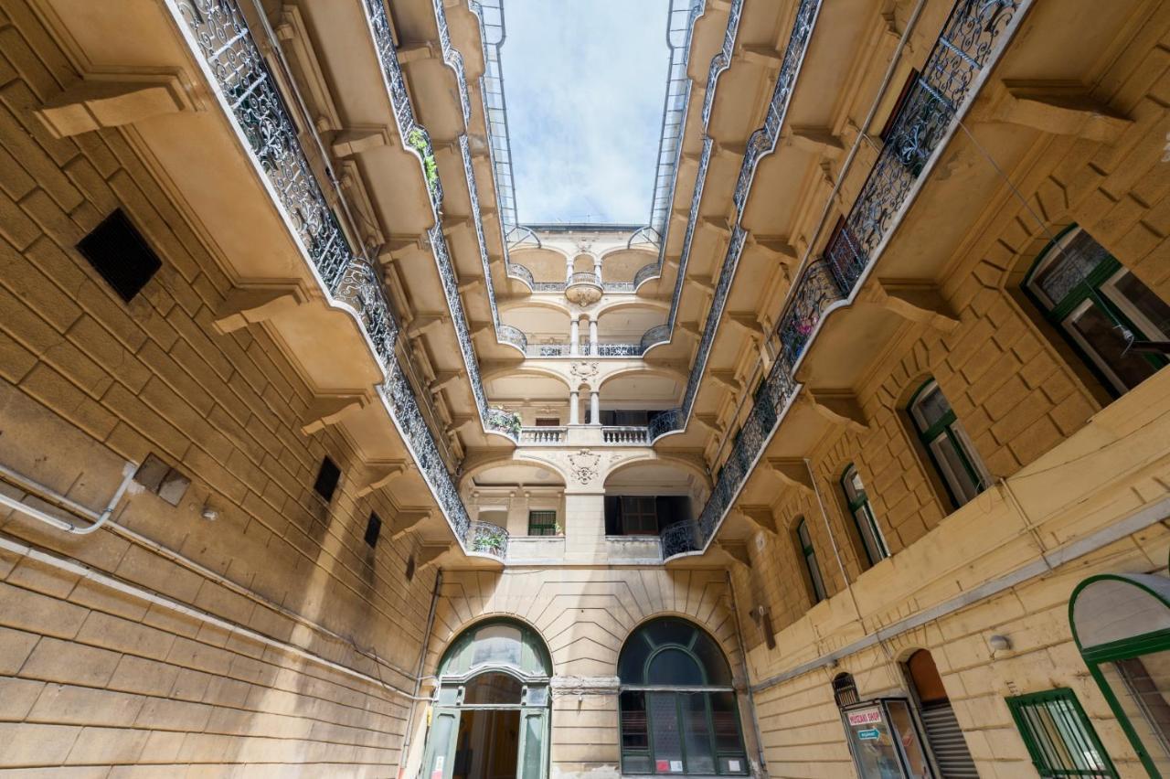 Central Seven Erzsebet Krt Budapest Kültér fotó